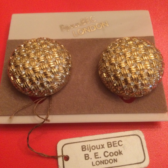 Bijoux BEC London Gold Tone Woven With Rhinestones Domed Clip On Earrings - Picture 2 of 9